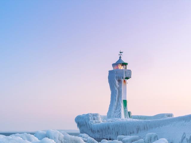 发光的雪塔