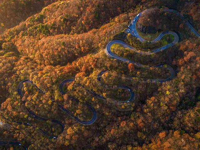 像日光那样“弯道飞驰”