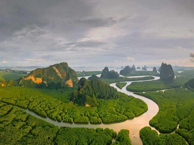 在热带，陆地与海洋热情相拥