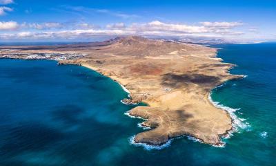 火山外衣 | 帕帕加约海滩, 兰萨罗特, 加那利群岛, 西班牙 (© Gavin Hellier/Getty Images)