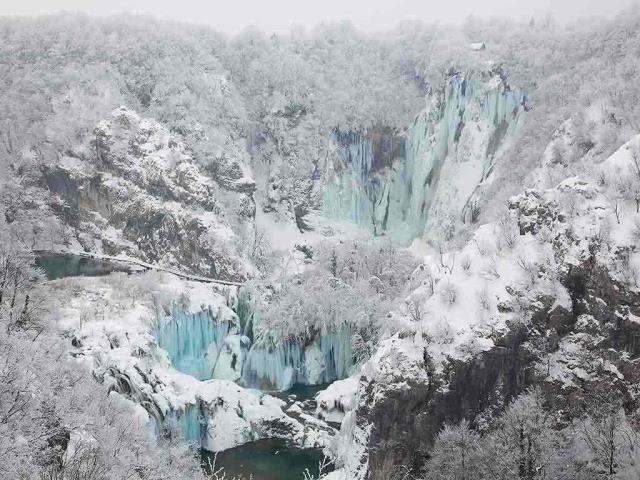 瀑布变“冰瀑”